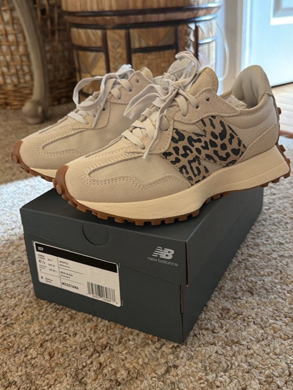 New Balance 327 Women’s Shoe size 6